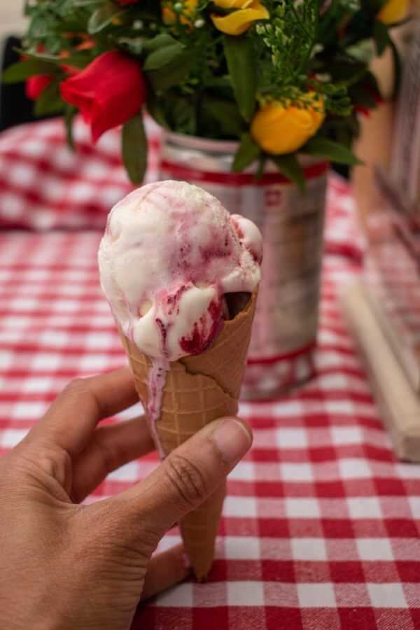 Cherry flavored gelato at Mammamia Che Gelato