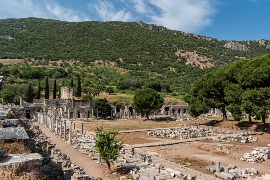 the ruins of Ephesus surrounded by mountains