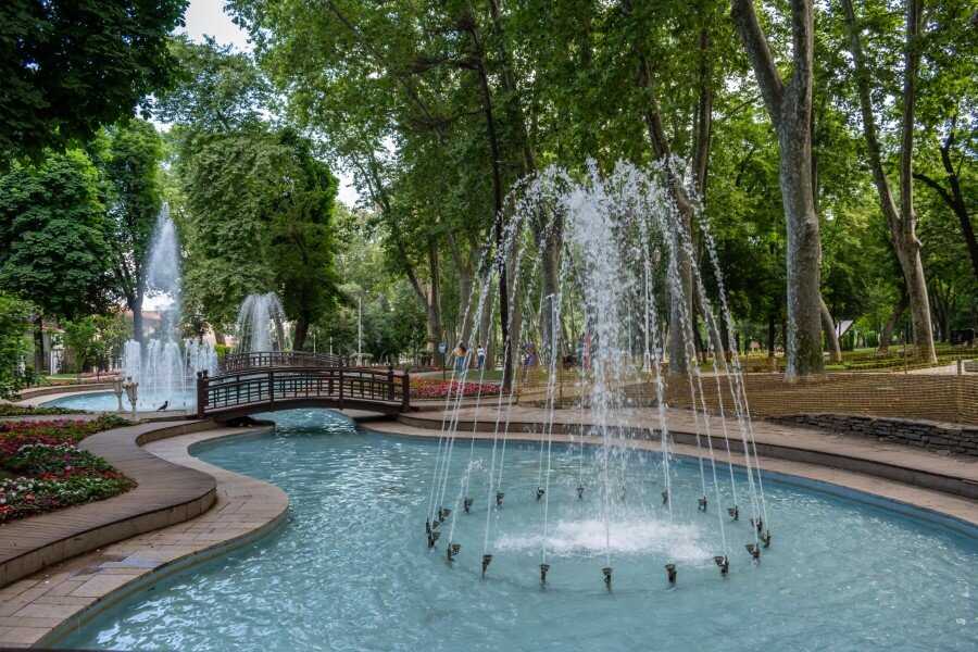 water fountains surrounded by trees at gulhane park istanbul