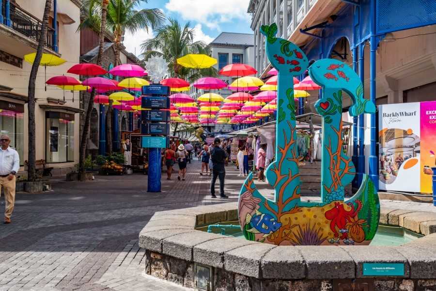 Water fountain and umbrellas at Caudan Waterfront 