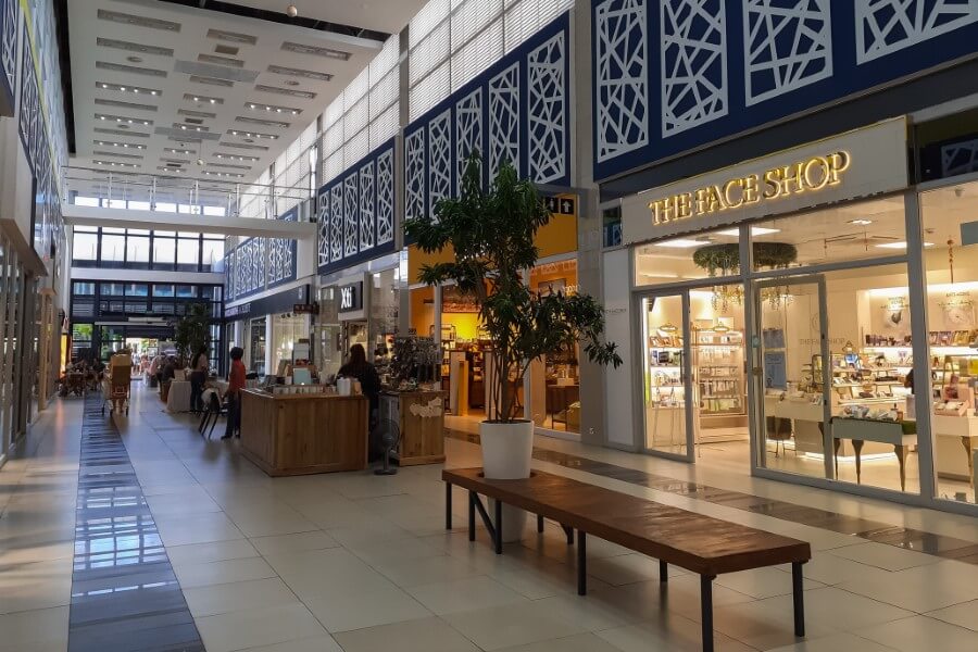 shops and little kiosks at la croisette shopping mall